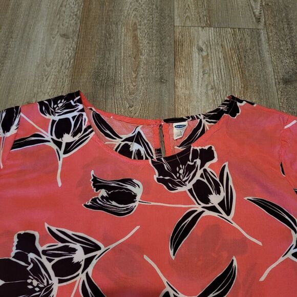 Old Navy Short Sleeve Black Floral on Pink Blouse Womens Size Large - Picture 3 of 6